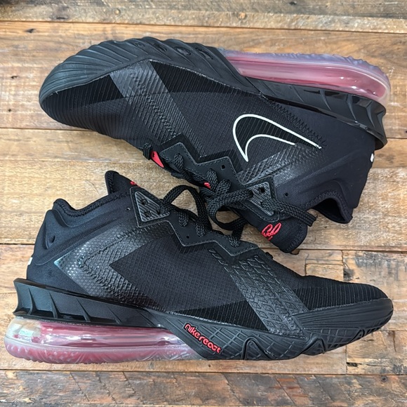 Nike LeBron XVIII Low in Black and University Red brand new size 9 - Picture 1 of 6
